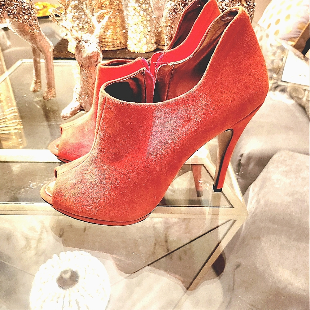 BCBG Orange suede pumps